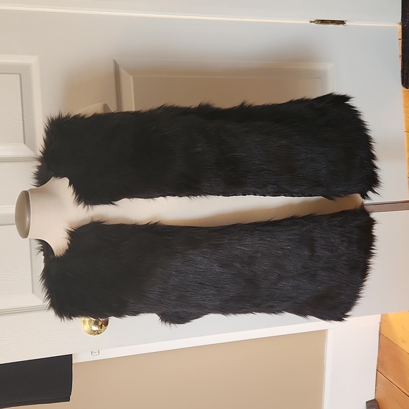 Faux Fur Vest - Picture 4 of 7